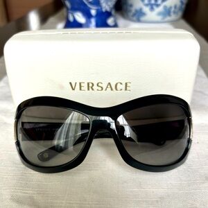 Versace Sunglasses Oversized in Black Frames